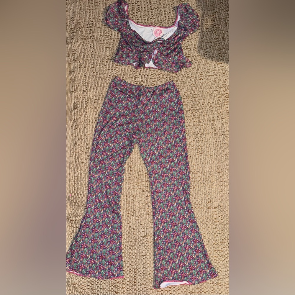 NWT Tasteful Girl 2 piece floral set